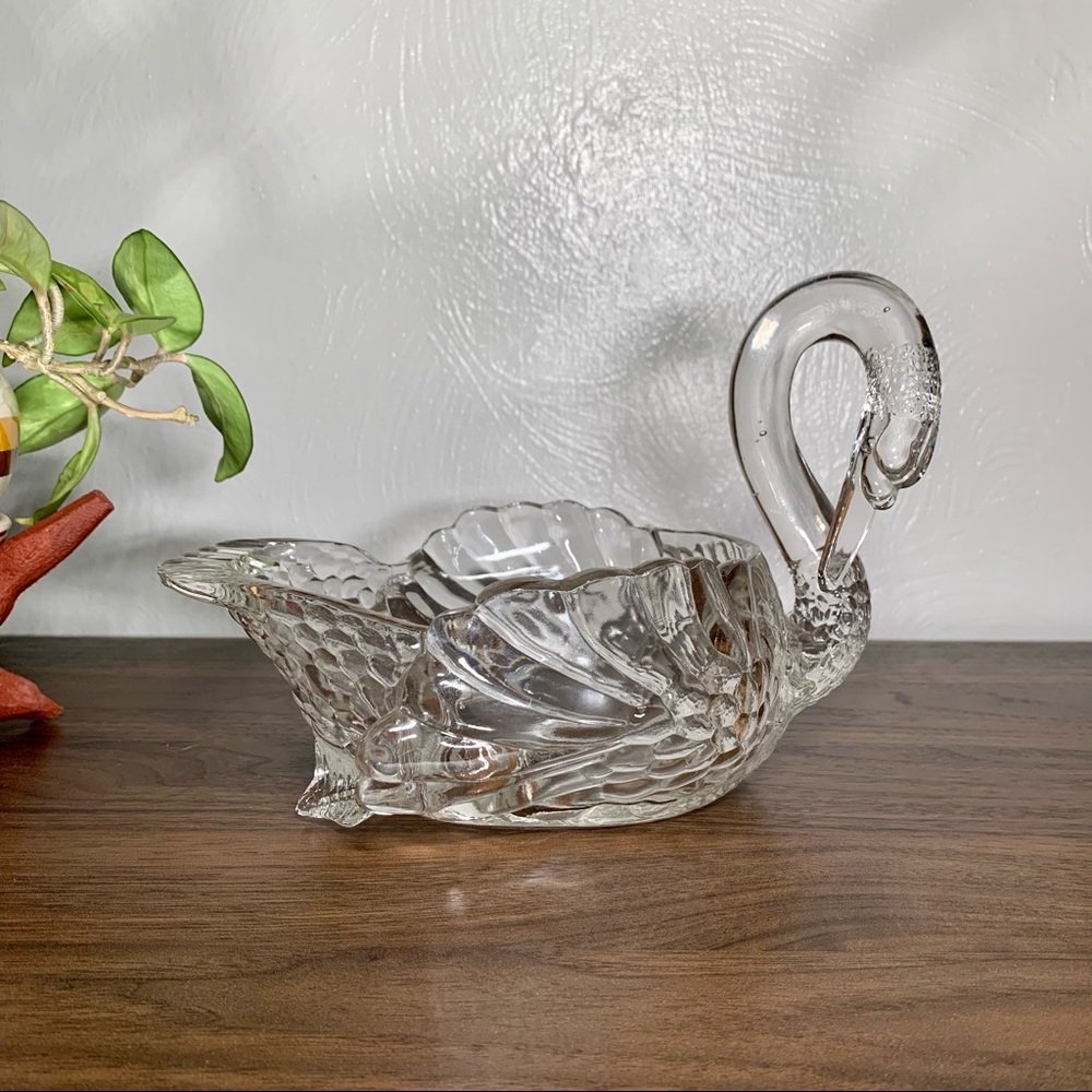 Glass swan candy or catch all dish